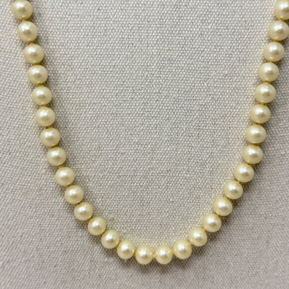 Vintage Long Imitation Pearl Necklace‎ Ornate Clasp Marked Japan Retro Classic - Picture 2 of 15